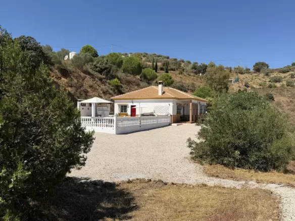 3-bedroom Villa In Colmenar, Spain (161 M²)