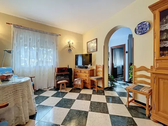 5-bedroom Villa In La Viñuela, Spain (330 M²)