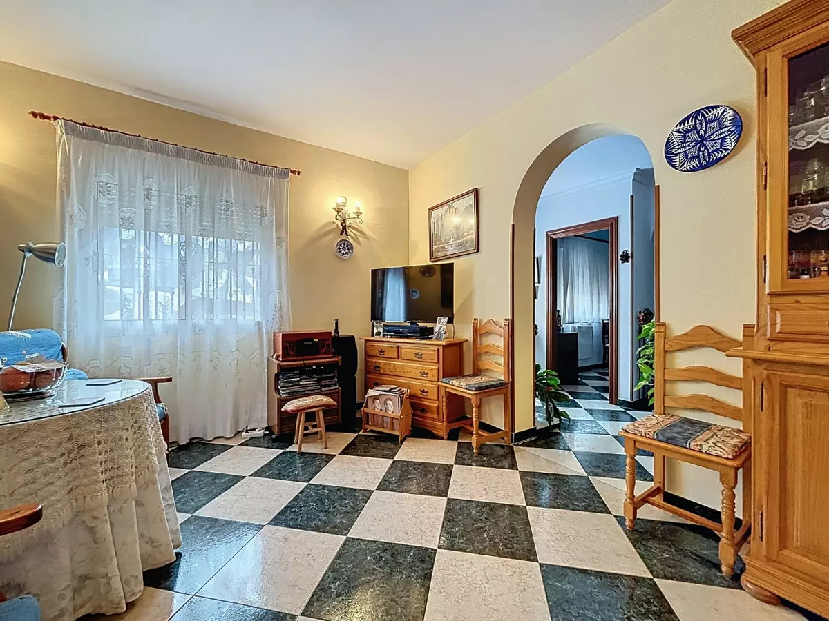 5-bedroom Villa In La Viñuela, Spain (330 M²)