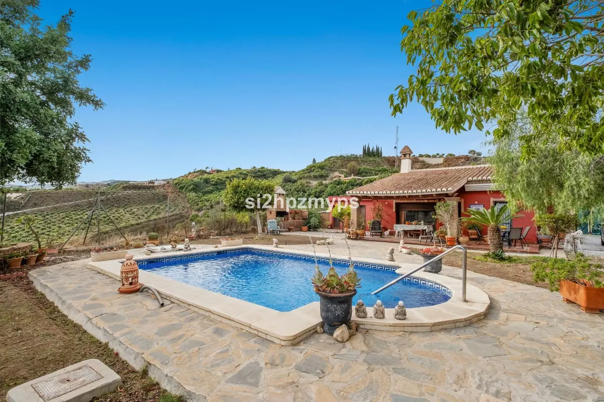2-bedroom Villa In Benamocarra, Spain (84 M²)