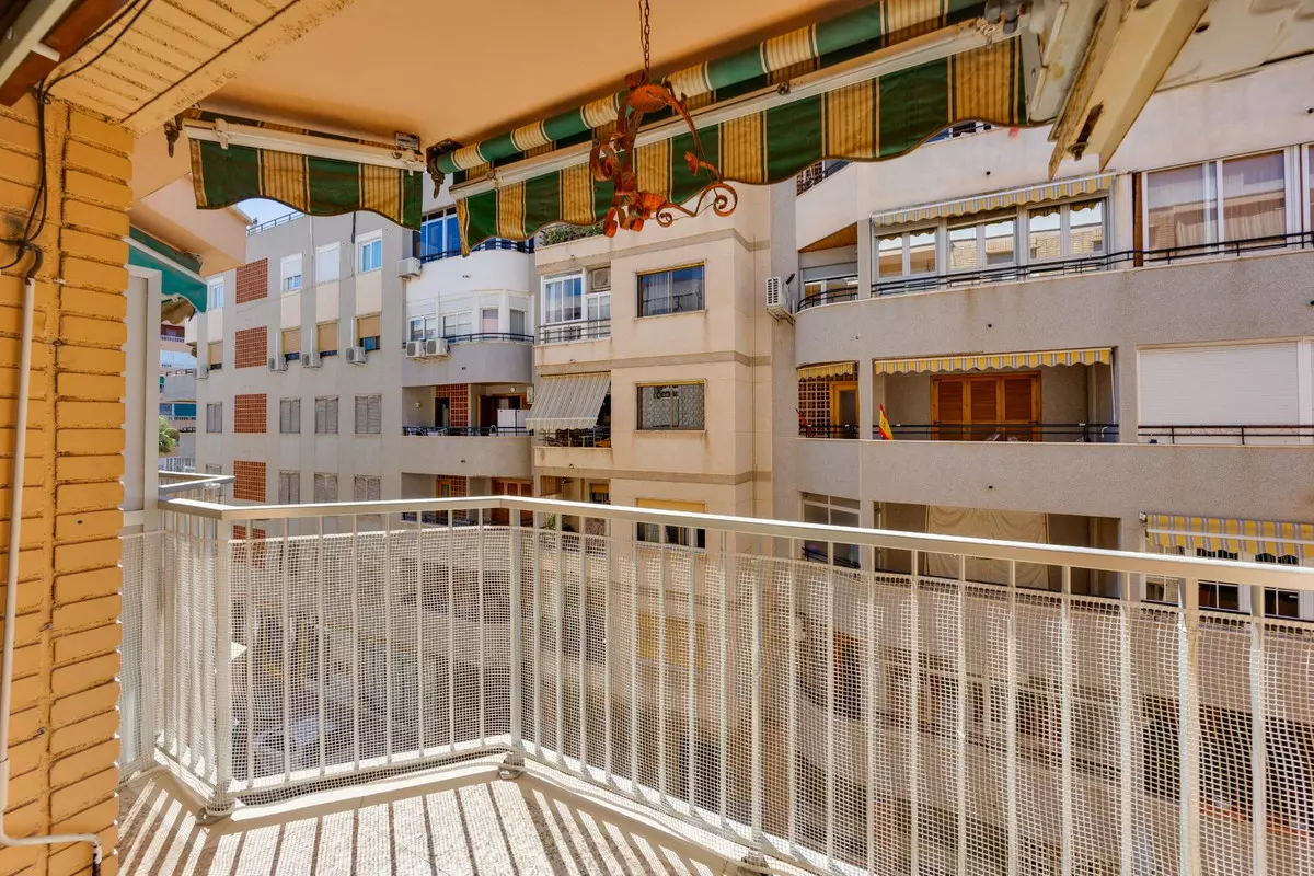 3-bedroom Apartment In Torrevieja, Spain (105 M²)