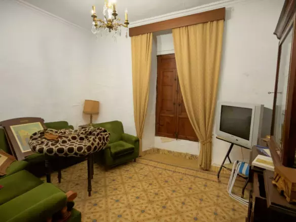 4-bedroom Town House In Alameda, Spain (675 M²)