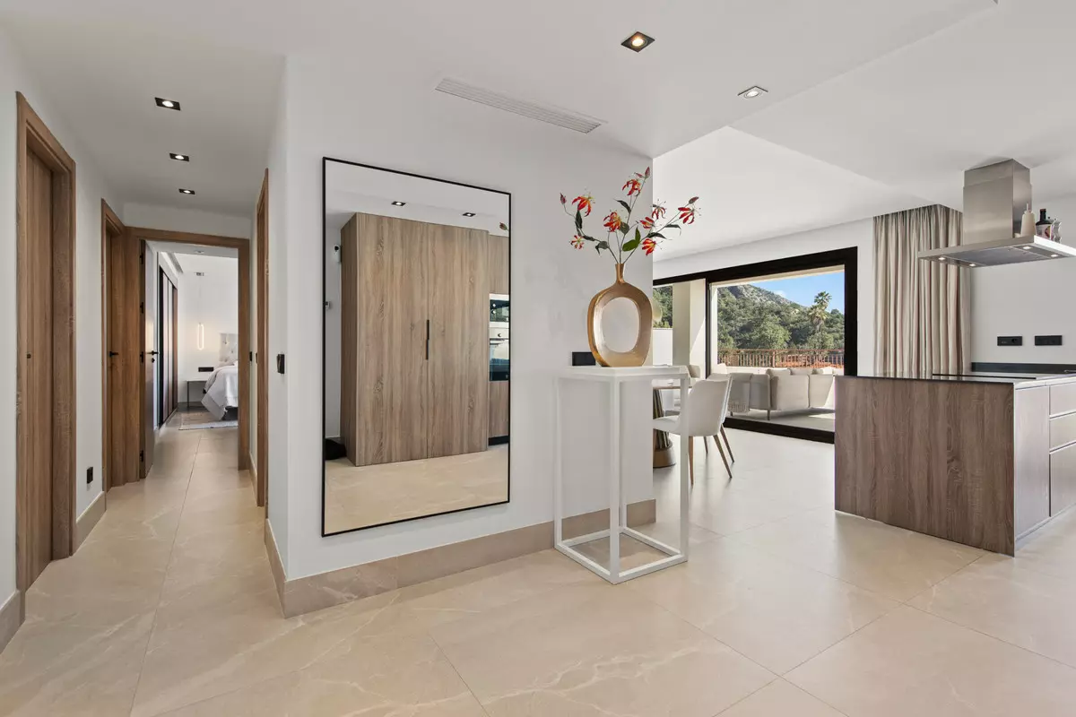 3-bedroom Apartment In Istan, Spain (203 M²)