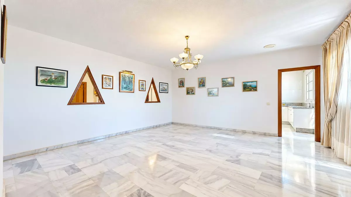 7-bedroom Villa In Benalmádena, Spain (300 M²)