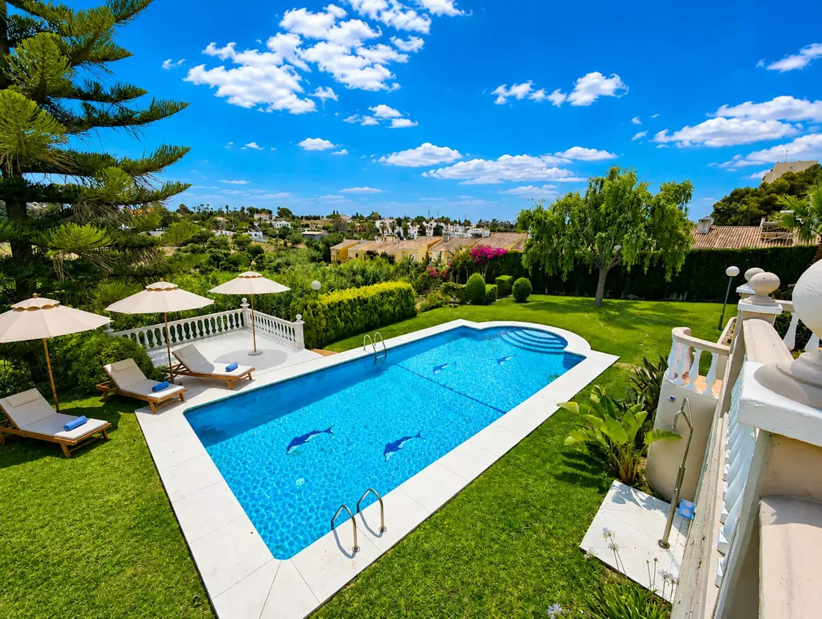 5-bedroom Country House In Estepona, Spain (300 M²)