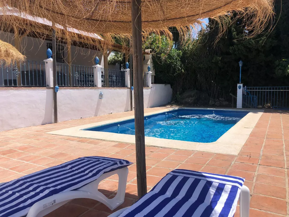 2-bedroom Villa In La Viñuela, Spain (101 M²)