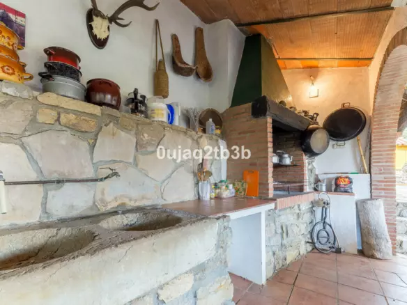 3-bedroom Country House In Cortes De La Frontera, Spain (246 M²)