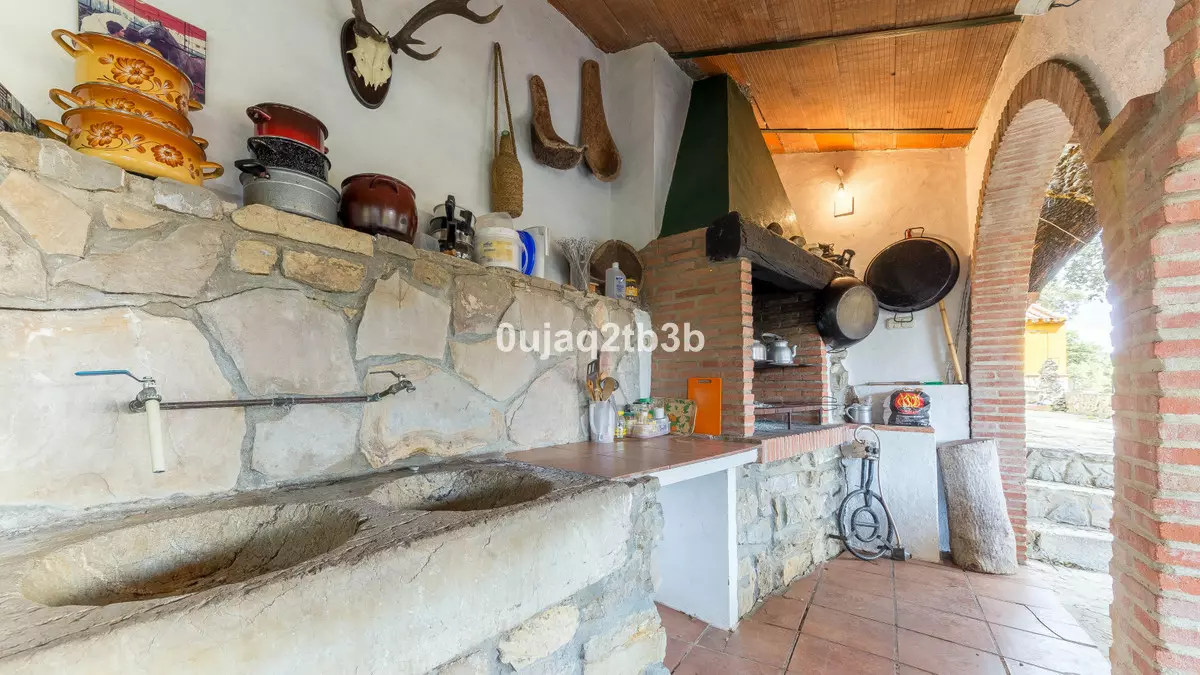 3-bedroom Country House In Cortes De La Frontera, Spain (246 M²)