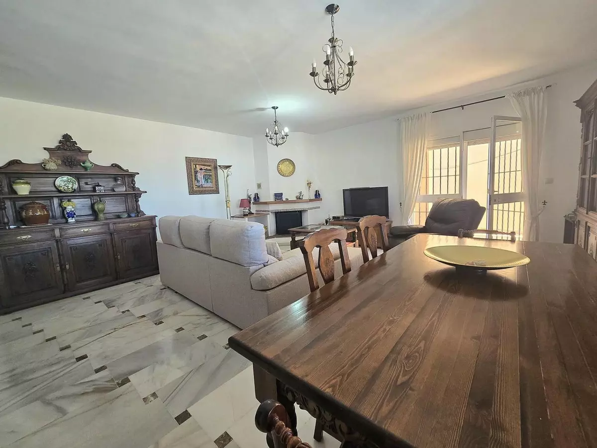 4-bedroom Villa In Málaga, Spain (435 M²)