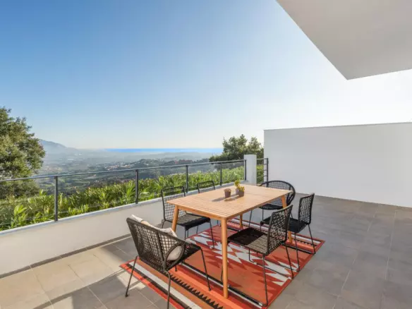 3-bedroom Town House In Marbella, Spain (294 M²)