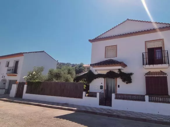 4-bedroom Villa In Cortes De La Frontera, Spain (180 M²)