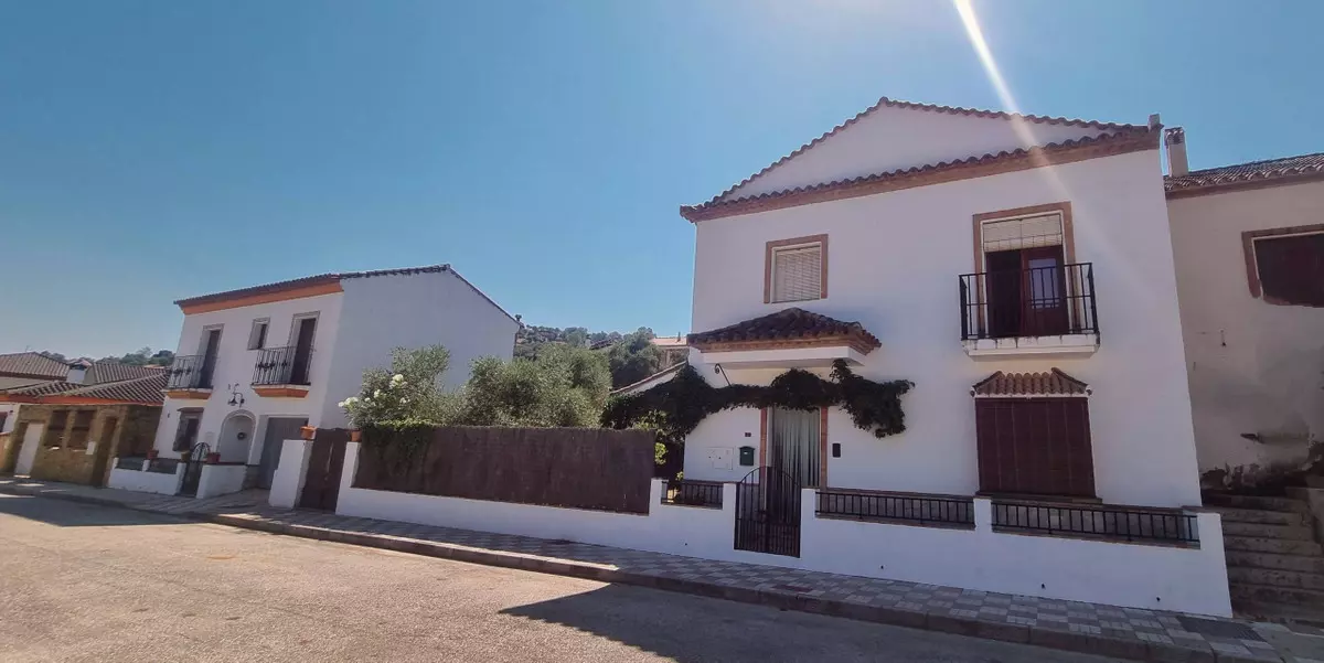 4-bedroom Villa In Cortes De La Frontera, Spain (180 M²)