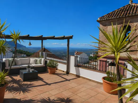 3-bedroom Town House In Gaucín, Spain (229 M²)