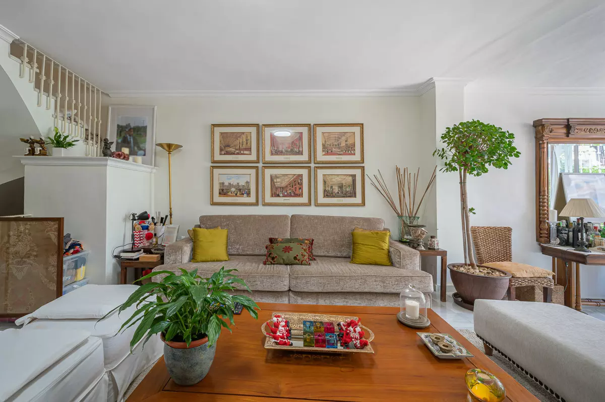 3-bedroom Town House In Marbella, Spain (184 M²)