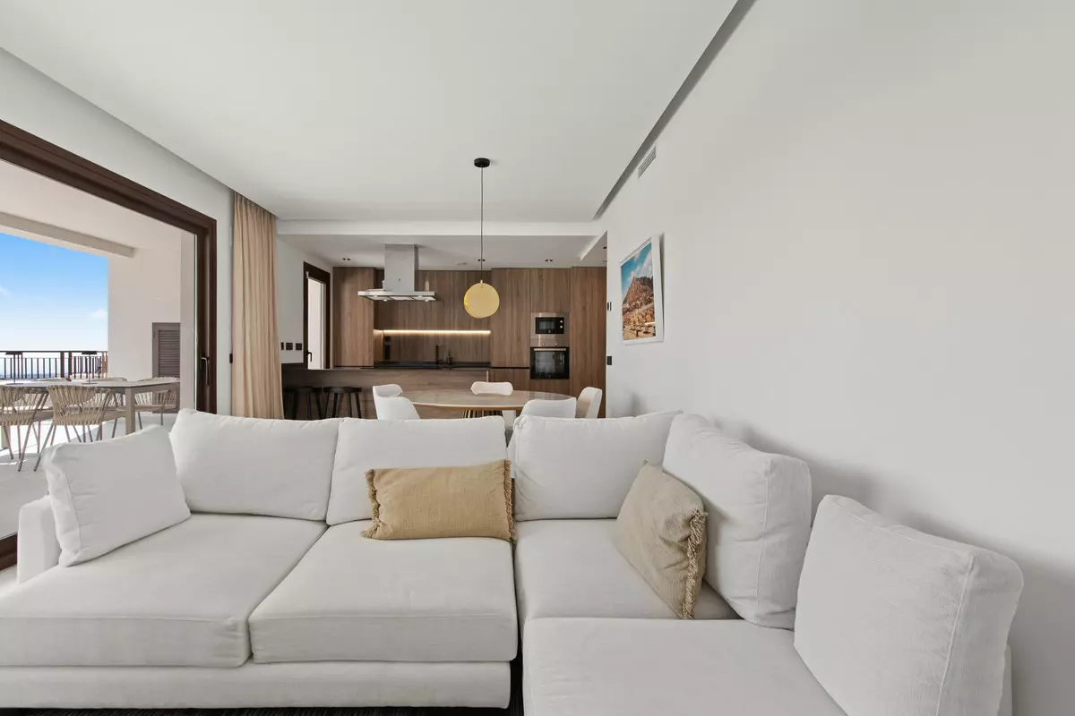 3-bedroom Apartment In Istan, Spain (203 M²)