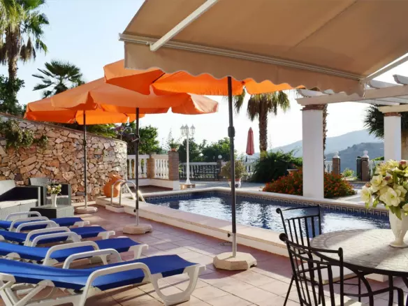 6-bedroom Villa In Cómpeta, Spain (457 M²)