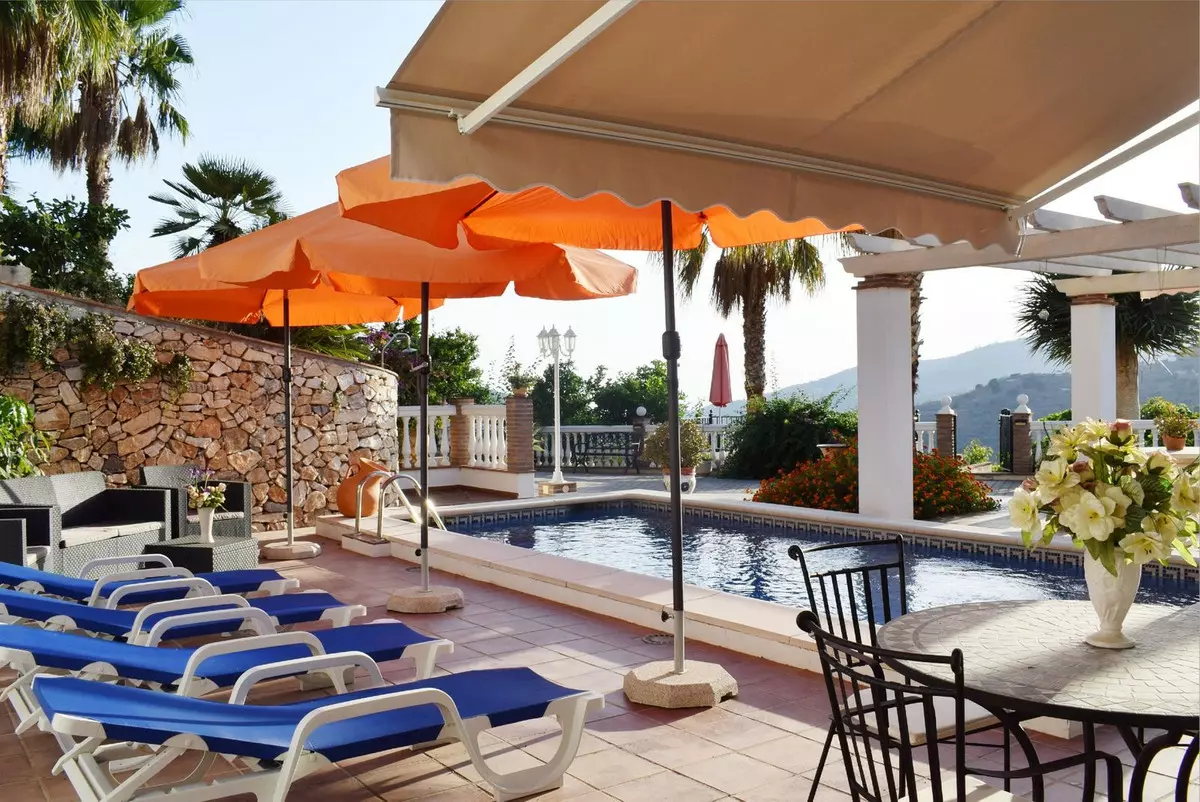 6-bedroom Villa In Cómpeta, Spain (457 M²)