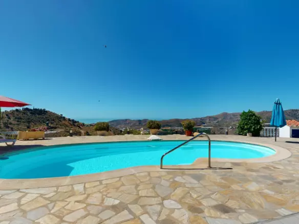 7-bedroom Villa In Iznate, Spain (507 M²)