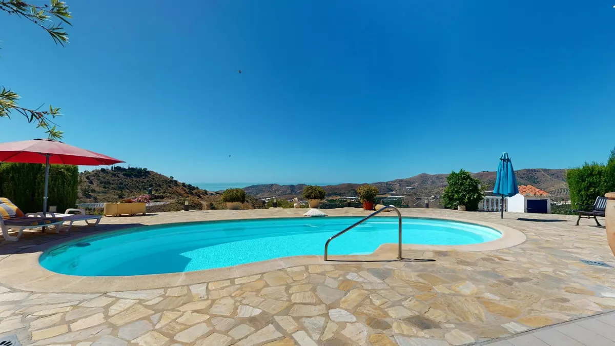 7-bedroom Villa In Iznate, Spain (507 M²)