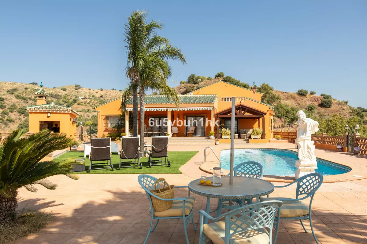 5-bedroom Country House In Almogía, Spain (468 M²)