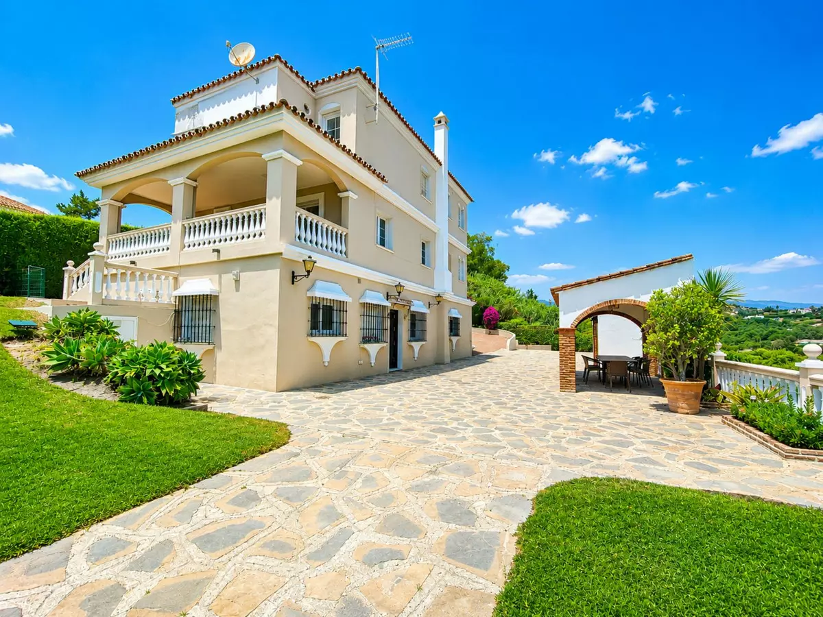 5-bedroom Country House In Estepona, Spain (300 M²)