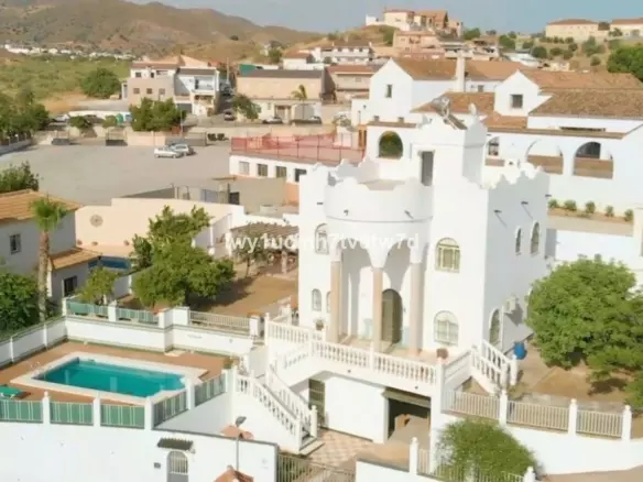 4-bedroom Villa In Málaga, Spain (317 M²)
