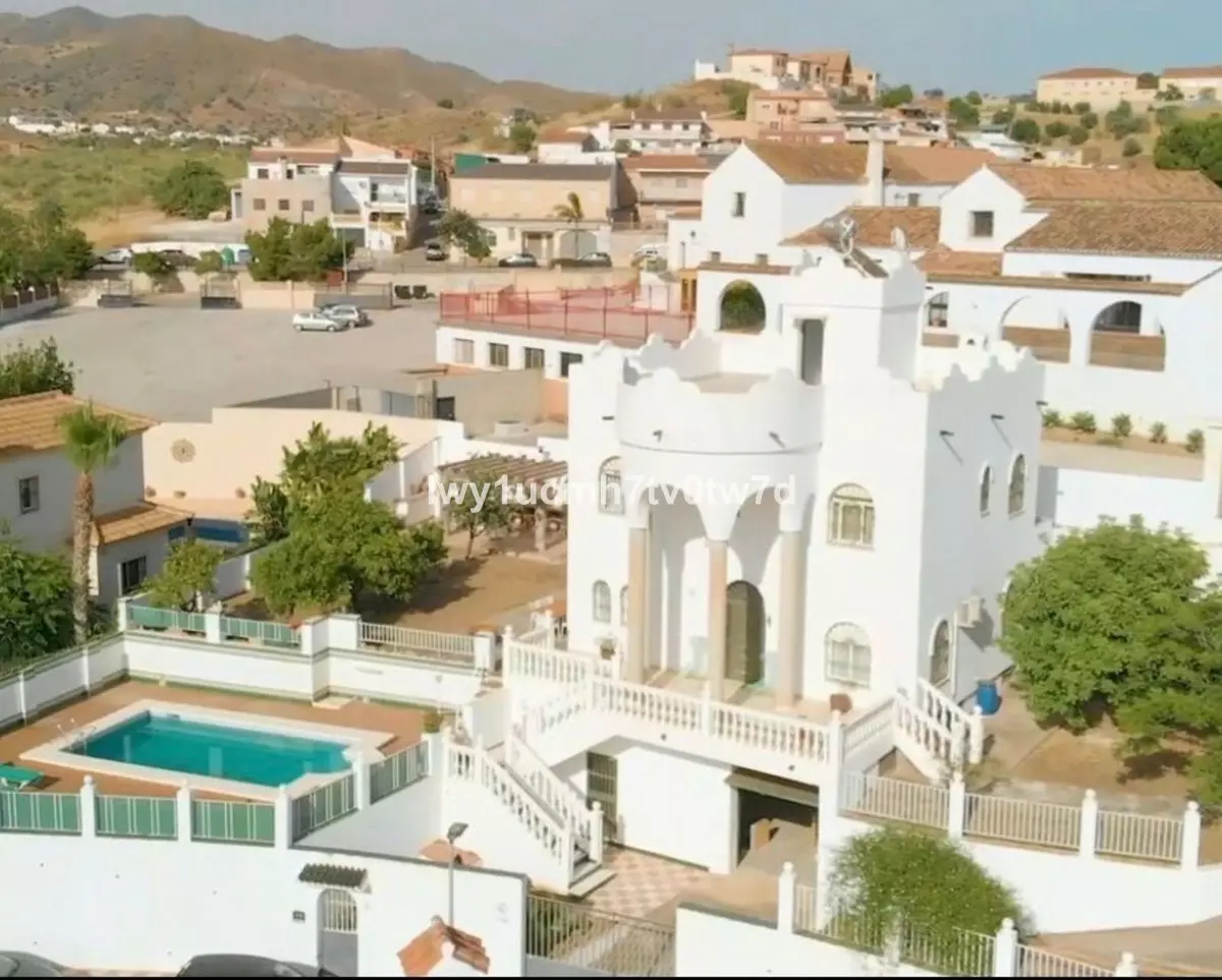 4-bedroom Villa In Málaga, Spain (317 M²)