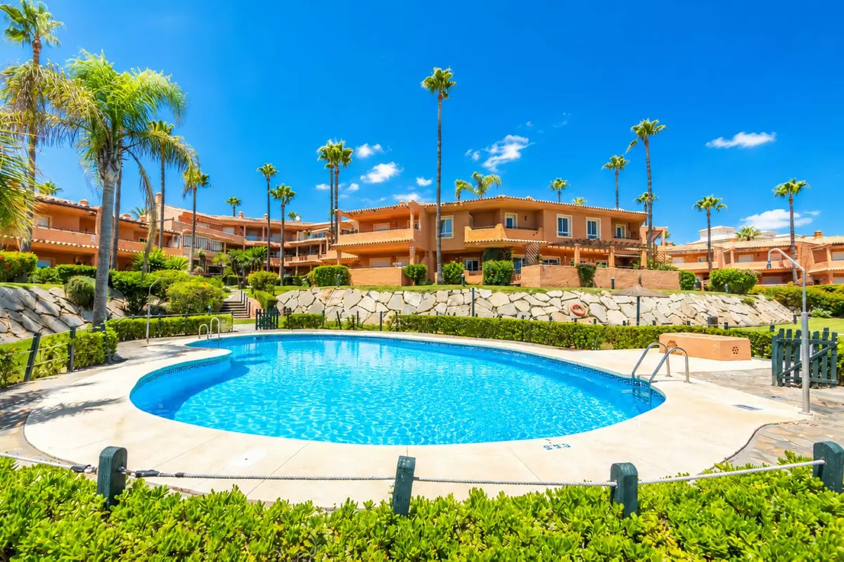 3-bedroom Apartment In Estepona, Spain (95 M²)
