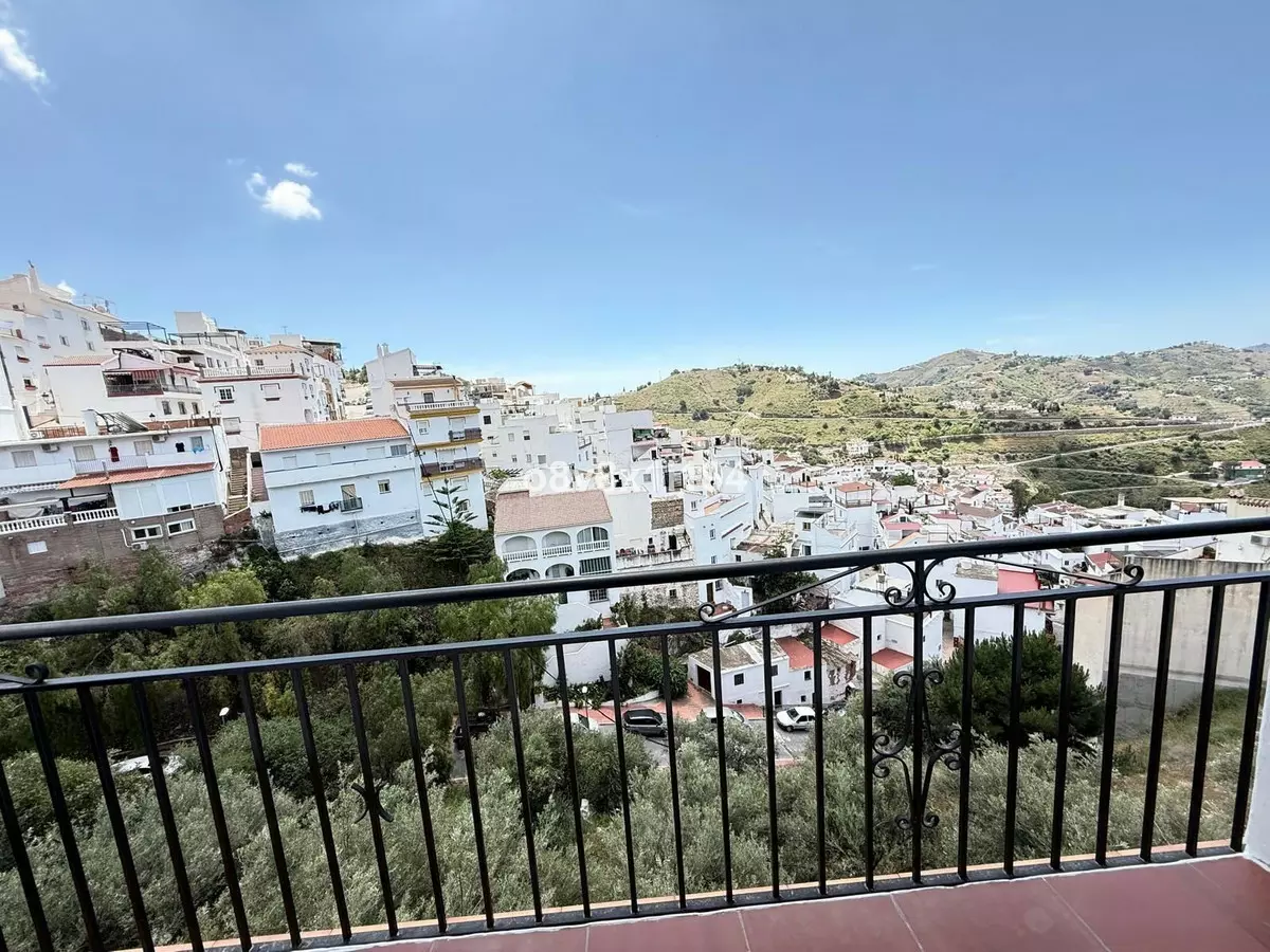 4-bedroom Villa In Cómpeta, Spain (507 M²)
