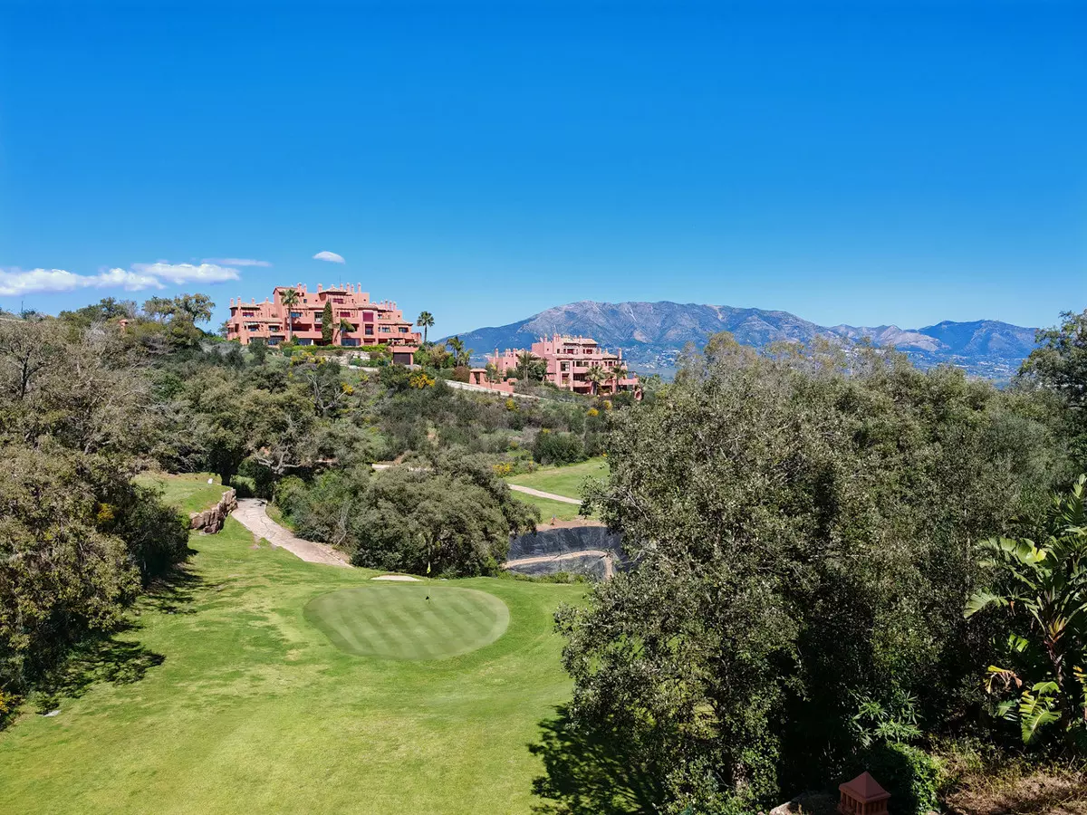 3-bedroom Apartment In Marbella, Spain (270 M²)