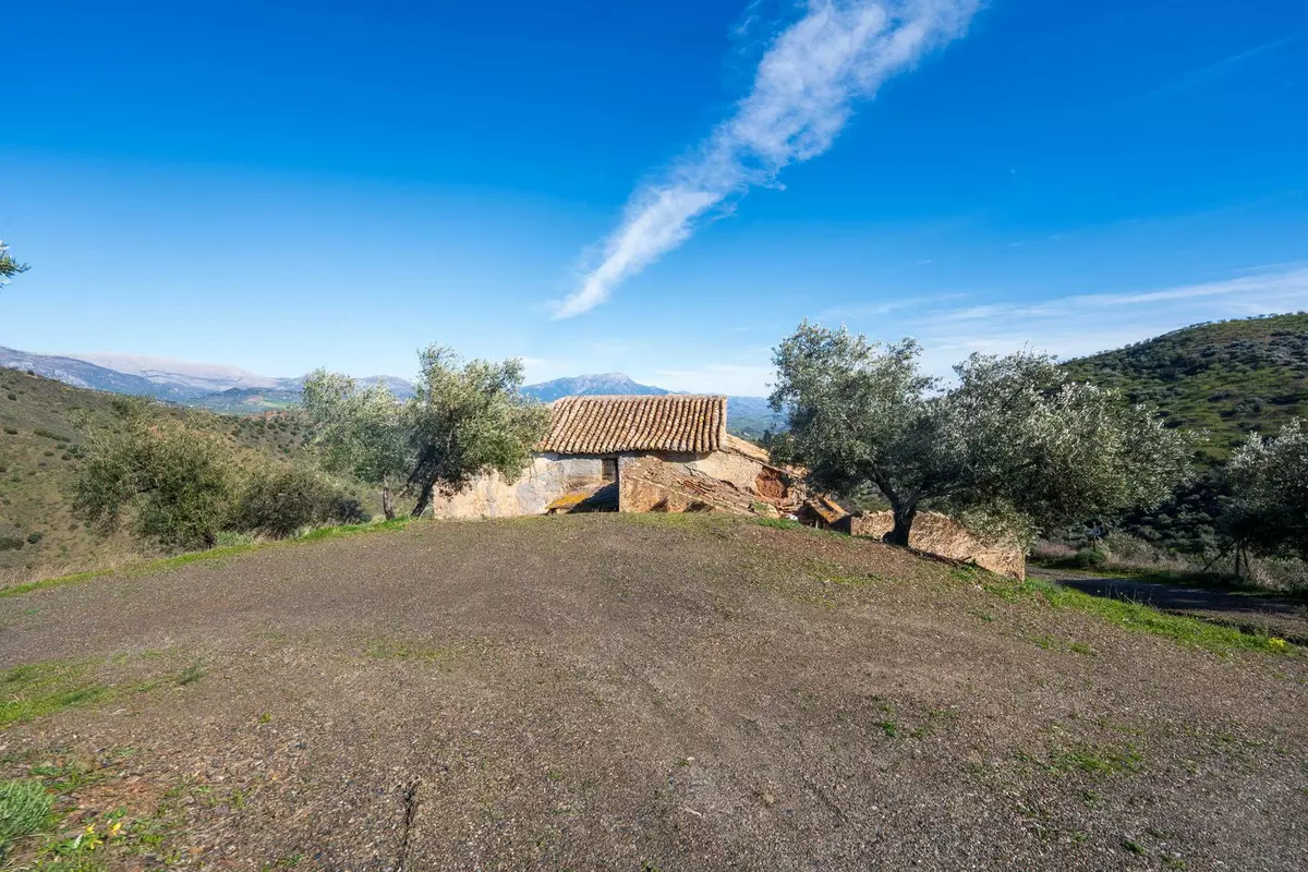 3-bedroom Villa In Colmenar, Spain (238 M²)