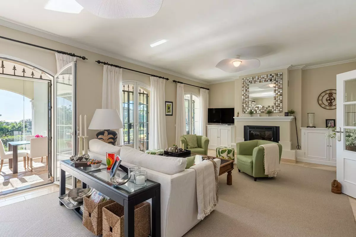 5-bedroom Villa In Marbella, Spain (403 M²)