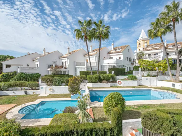 3-bedroom Town House In Marbella, Spain (184 M²)