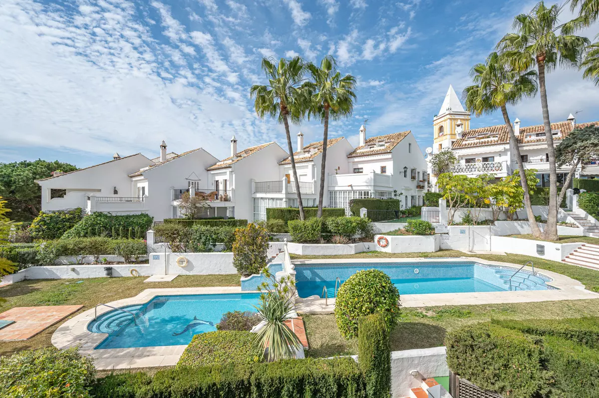 3-bedroom Town House In Marbella, Spain (184 M²)