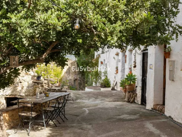 31-bedroom Town House In La Viñuela, Spain (1.618 M²)