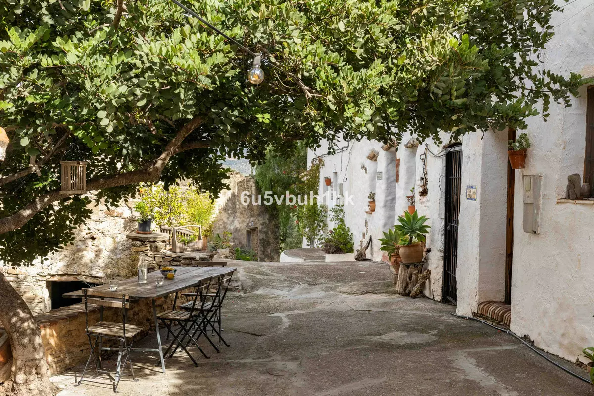 31-bedroom Town House In La Viñuela, Spain (1.618 M²)