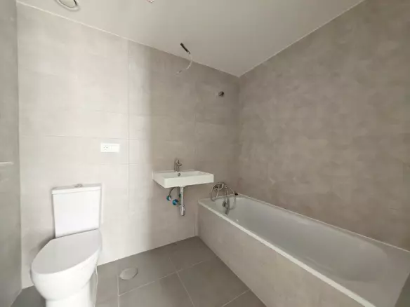 2-bedroom Apartment In Fuengirola, Spain (190 M²)