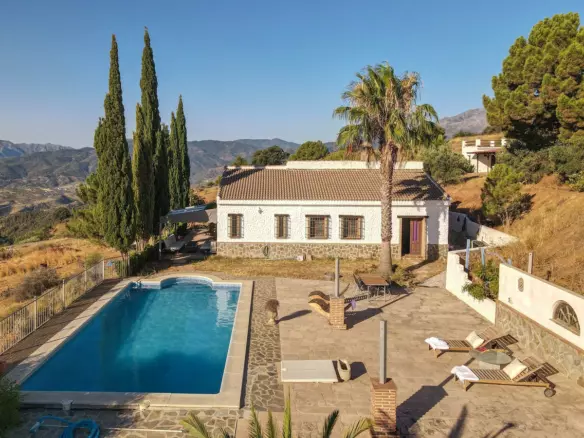 4-bedroom Villa In Alozaina, Spain (190 M²)