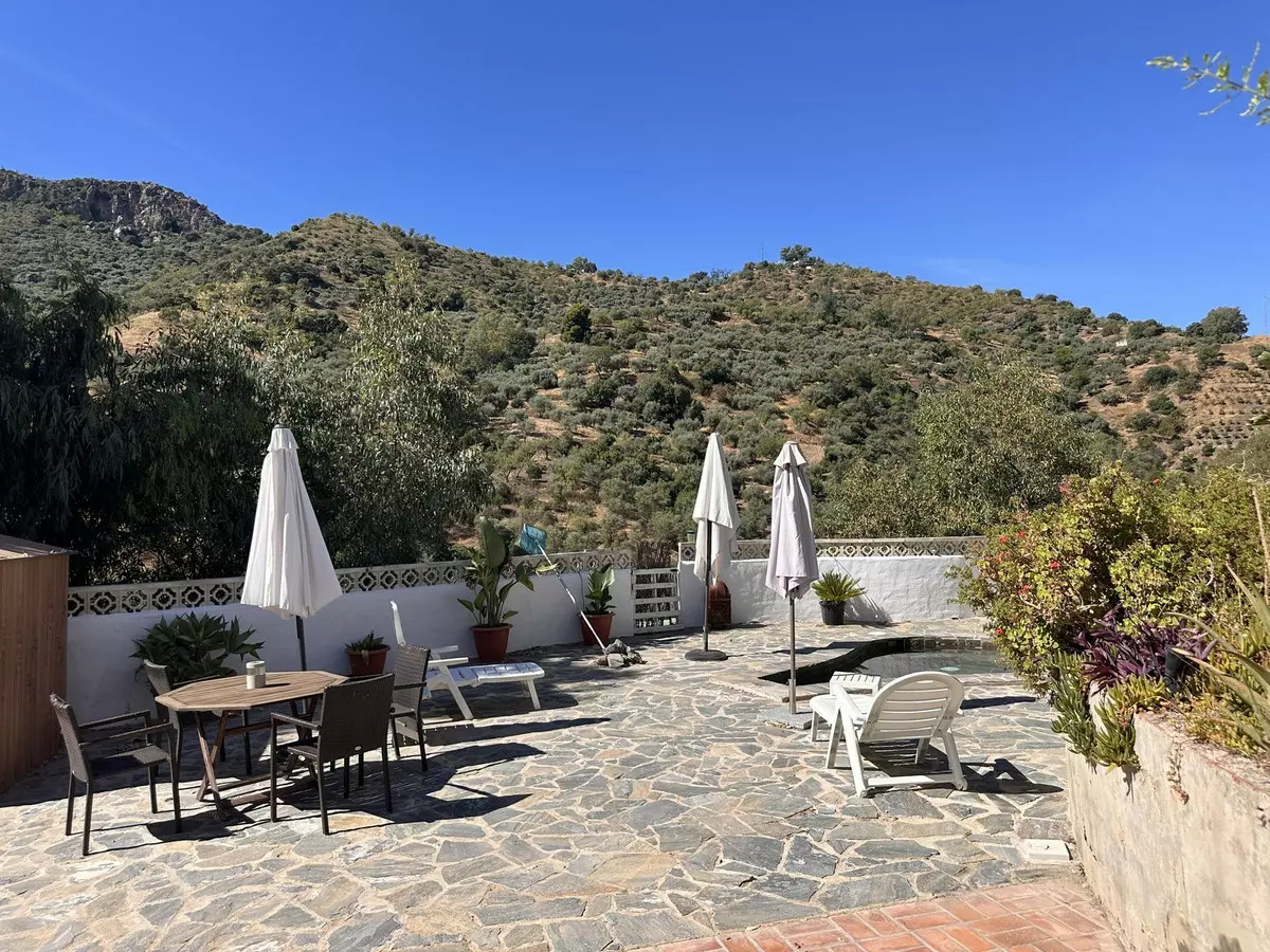 6-bedroom Country House In Comares, Spain (166 M²)