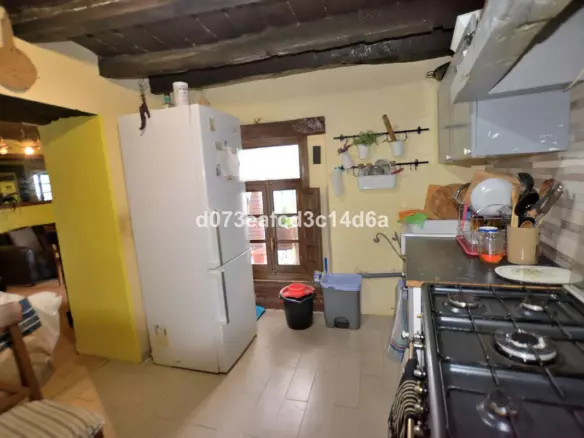 3-bedroom Town House In Parauta, Spain (140 M²)