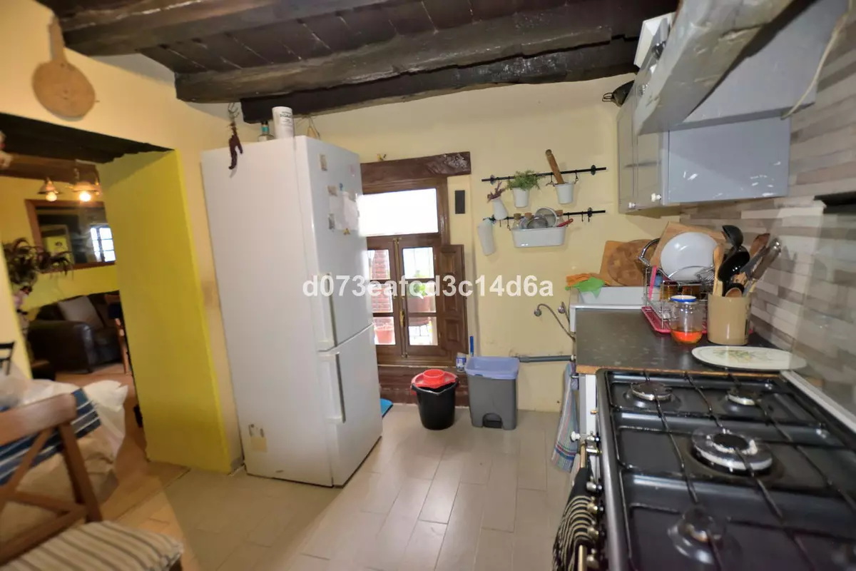 3-bedroom Town House In Parauta, Spain (140 M²)