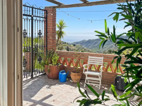 4-bedroom Villa In Cómpeta, Spain (175 M²)