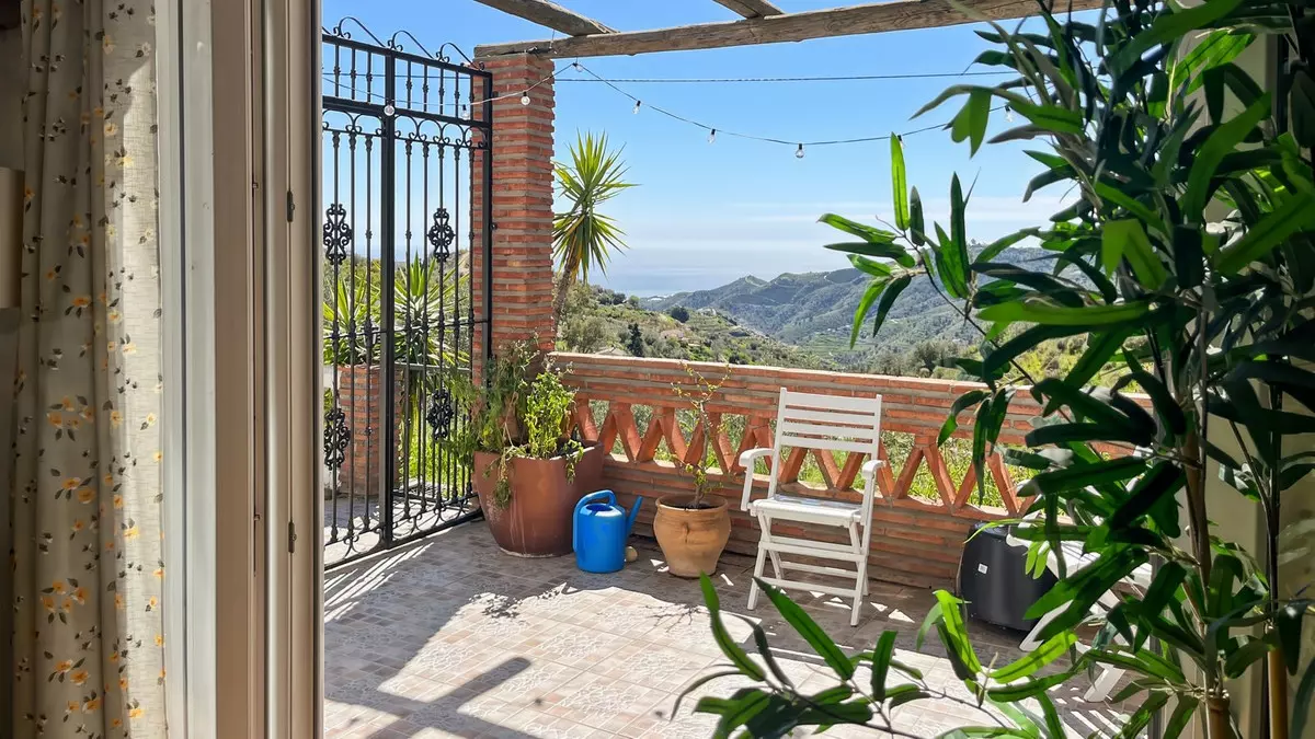 4-bedroom Villa In Cómpeta, Spain (175 M²)