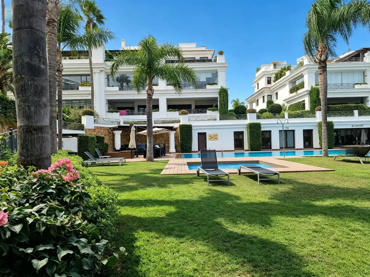 2-bedroom Apartment In Estepona, Spain (180 M²)