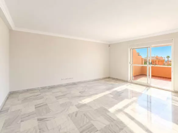 3-bedroom Apartment In Estepona, Spain (95 M²)
