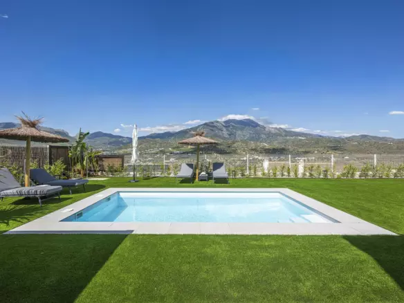 3-bedroom Villa In La Viñuela, Spain (203 M²)