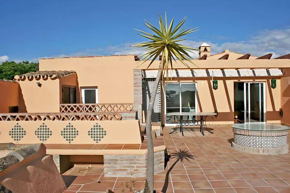 4-bedroom Apartment In Estepona, Spain (209 M²)