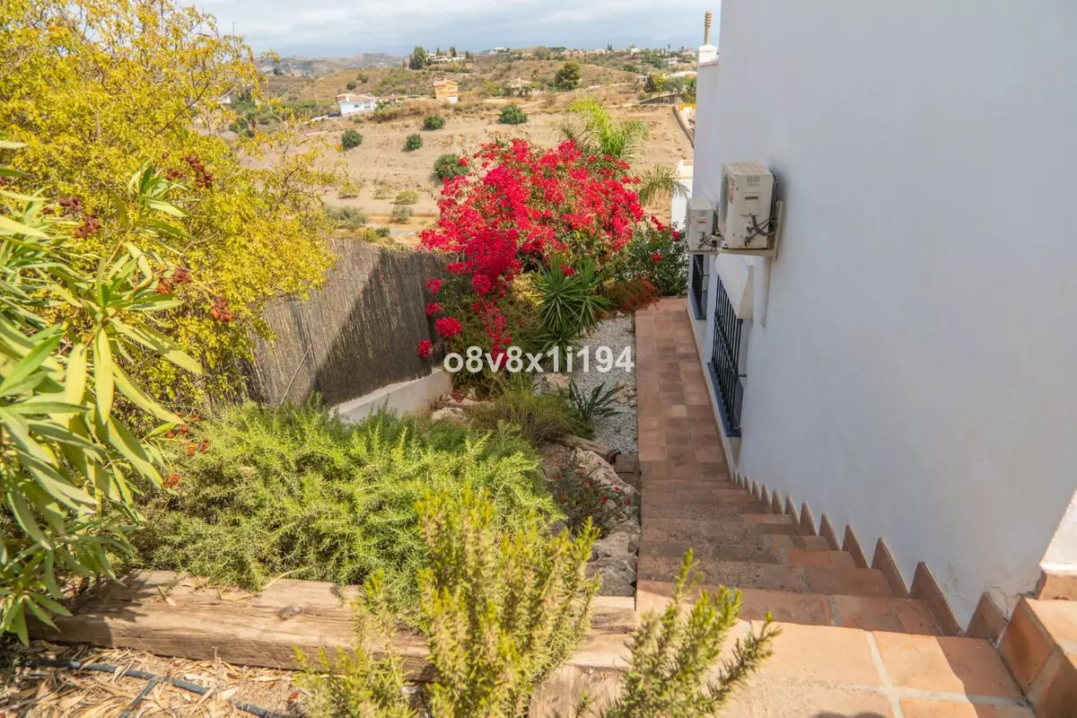 5-bedroom Villa In Vélez – Málaga, Spain (321 M²)