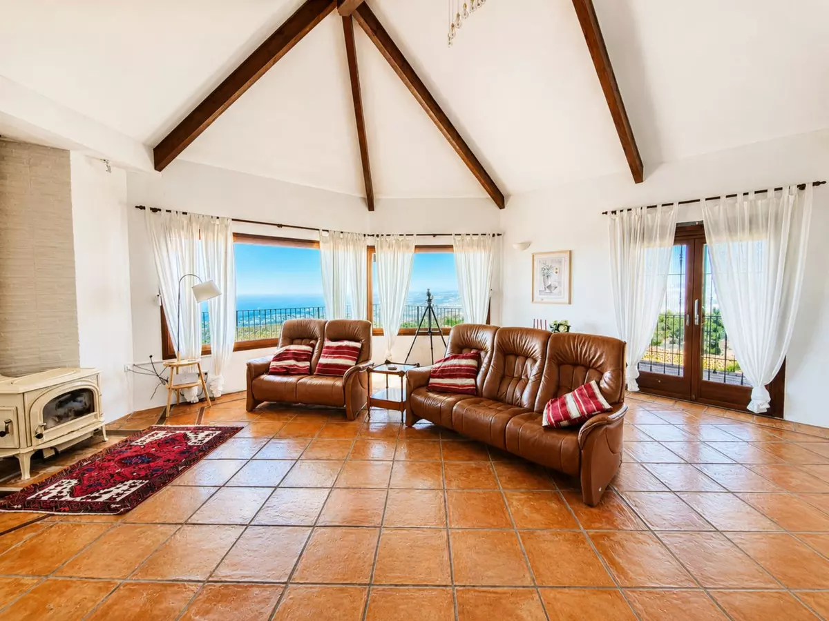 6-bedroom Country House In Estepona, Spain (650 M²)