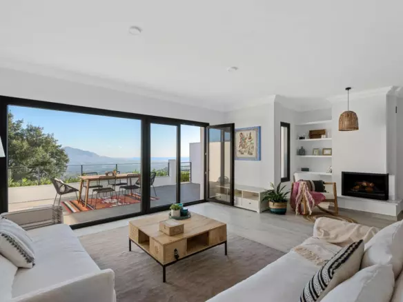 3-bedroom Town House In Marbella, Spain (294 M²)